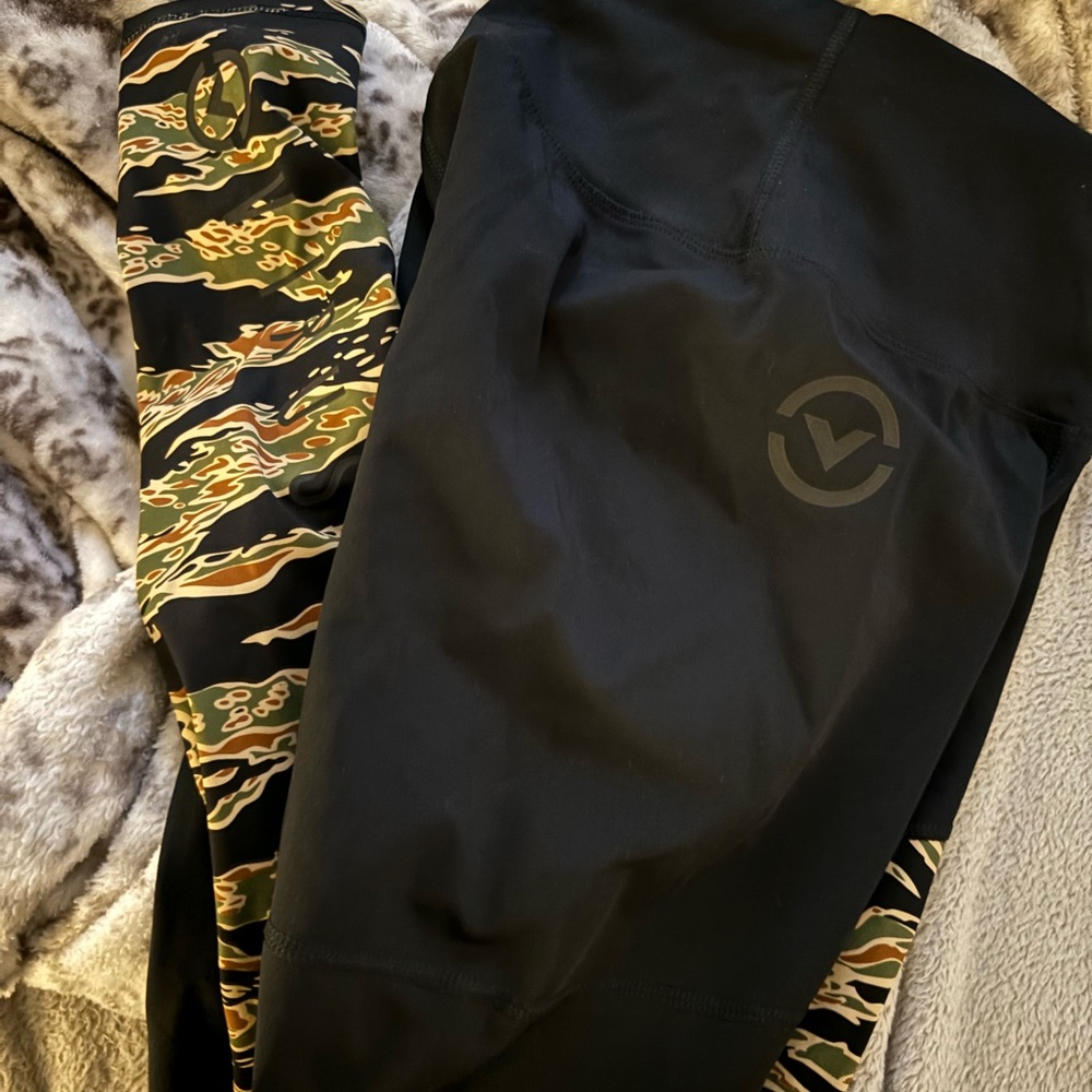 VIRUS Leggings
